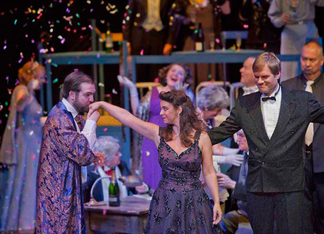 Soprano Ruth Kerr in Die Fledermaus