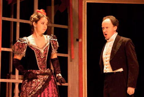 Soprano Ruth Kerr as Violetta in La Traviata