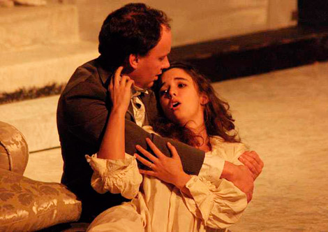 Soprano Ruth Kerr as Violetta in La Traviata